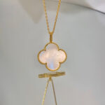 CLOVER 25MM MOP LARGE PENDANT NECKLACE - Gold