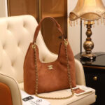 Chan.el Bag | City Zip Tote In Signature Canvas Mahogany Brown - Image 4