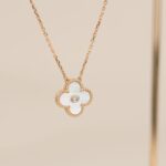 CLOVER 15MM DIAMOND WHITE FRITILLARIA NECKLACE - Gold