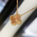 CLOVER 15MM LASER NECKLACE - Rose Gold