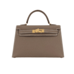 Her.mes | Kelly Mini Ii Sellier Bag In Etoupe Epsom Leather With Gold Hardware.