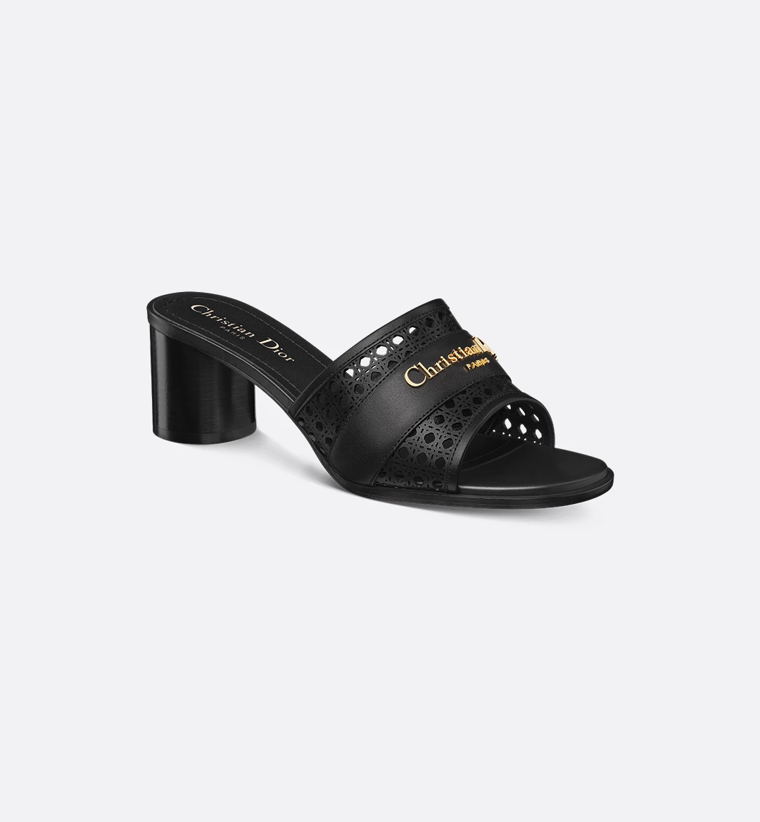 b55eef653117dcb32c8a1ccc0ef858ae D-Lane with sandals - Image 1