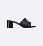 D-Lane with sandals - Image 2