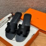 Hermes slippers black