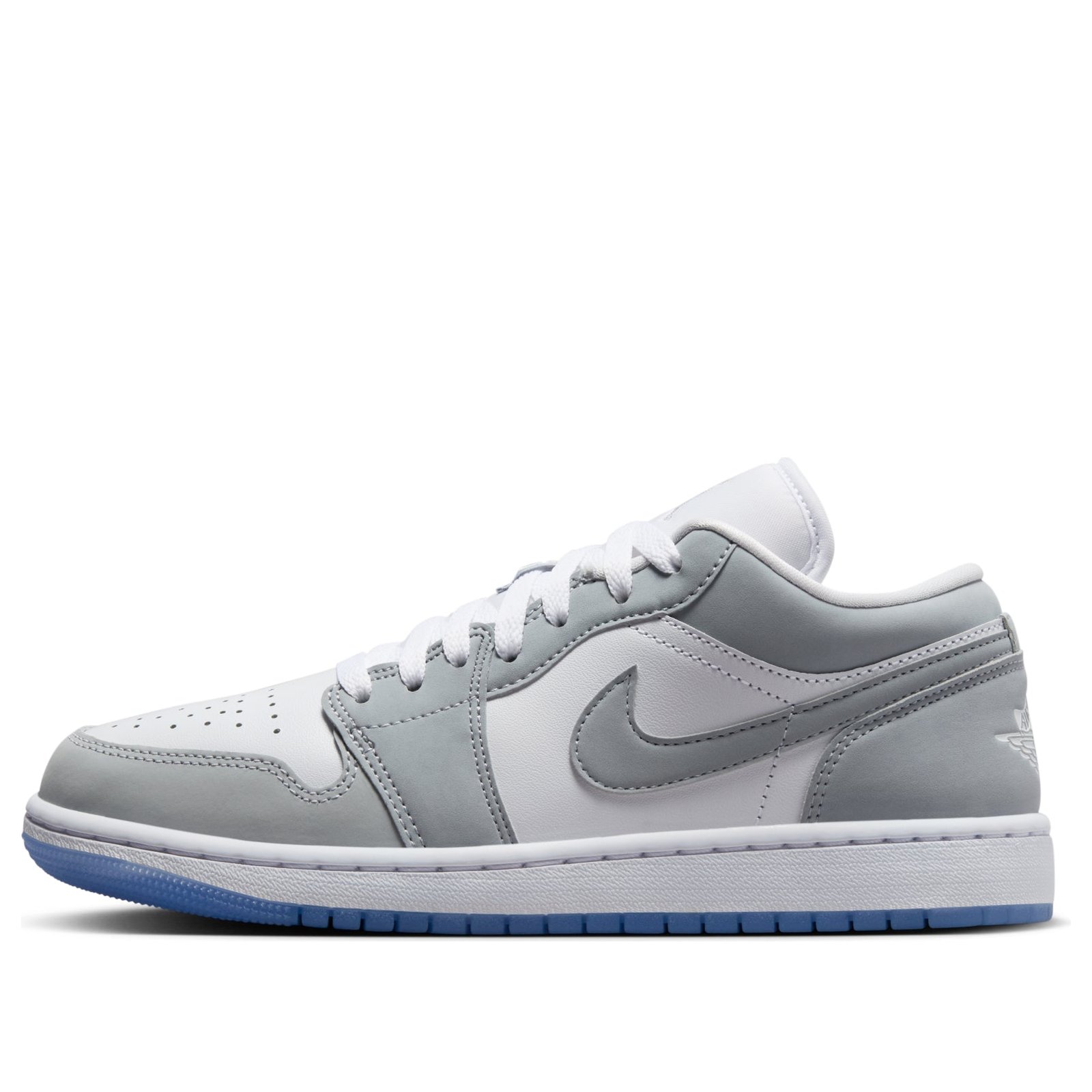main-square_e5b49e25-956f-4d51-b3b7-c6a65e6f4162 (نسائي) Air Jordan 1 لو 'White Wolf Grey' - Image 1
