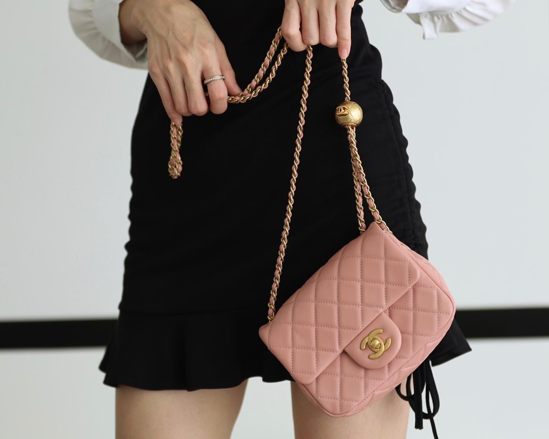 FLAP BAG 17CM BABY PINK LAMBSKIN GOLD HARDWARE - Image 6