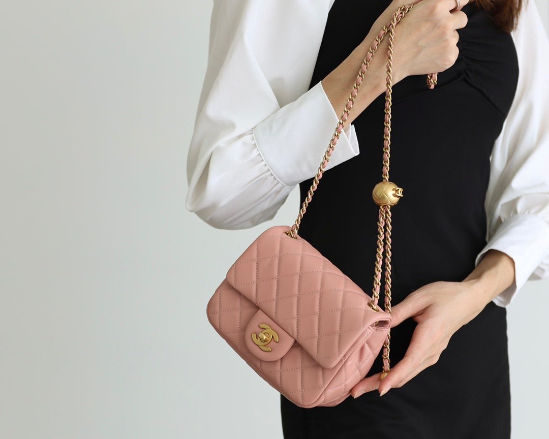 FLAP BAG 17CM BABY PINK LAMBSKIN GOLD HARDWARE - Image 10