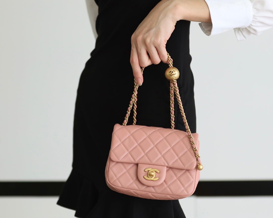 FLAP BAG 17CM BABY PINK LAMBSKIN GOLD HARDWARE - Image 11