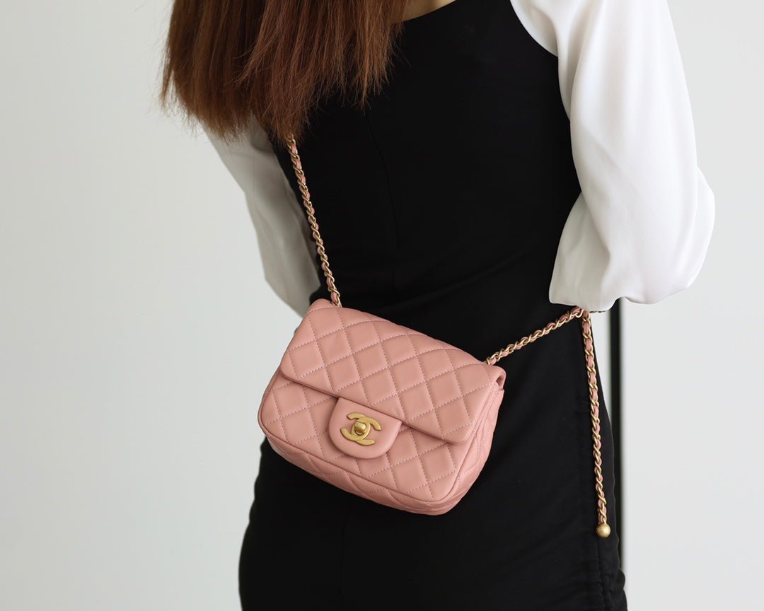 FLAP BAG 17CM BABY PINK LAMBSKIN GOLD HARDWARE - Image 12