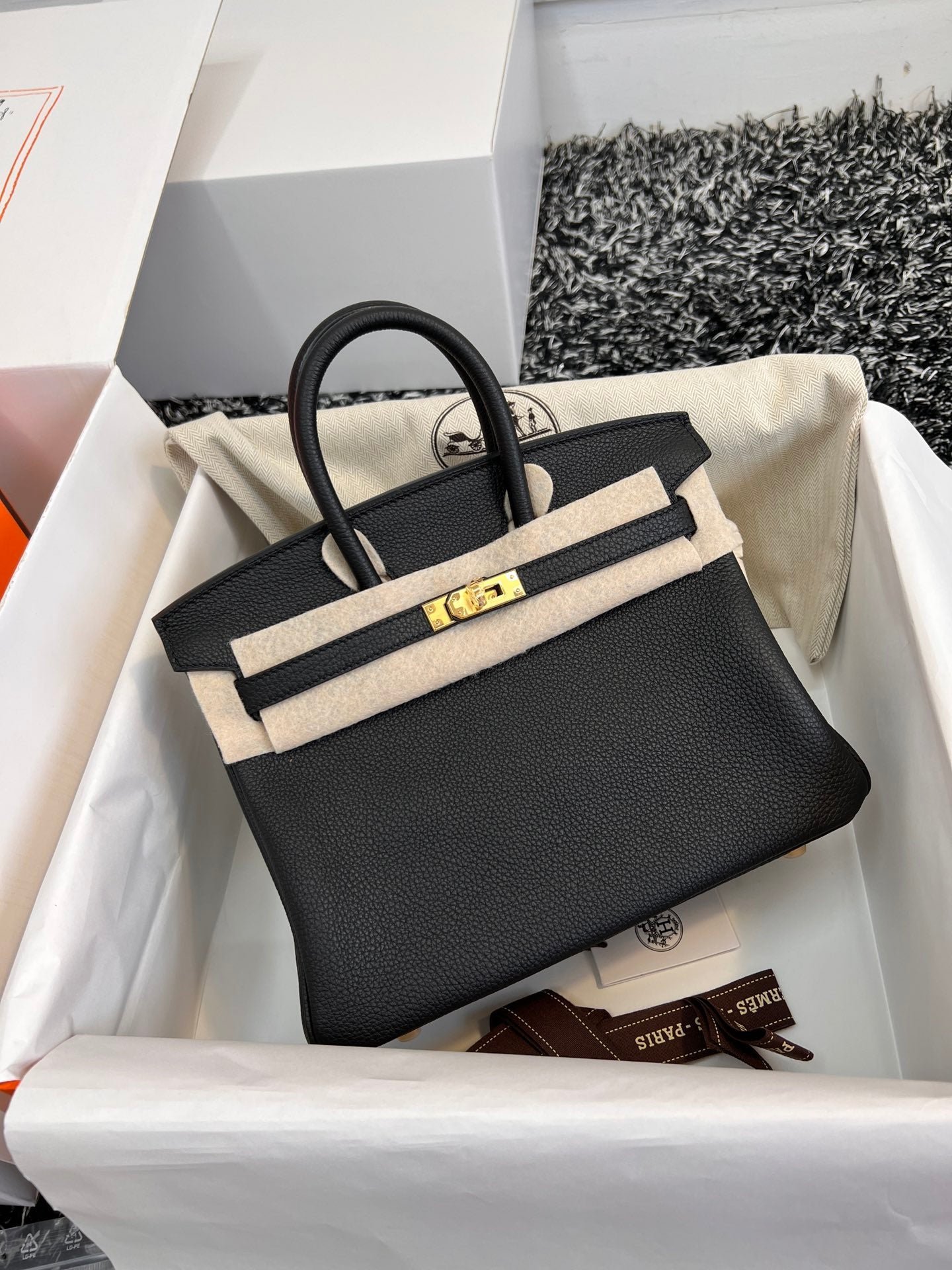 HM BIRKIN 25CM BLACK TOGO LEATHER GOLD HARDWARE - Image 6