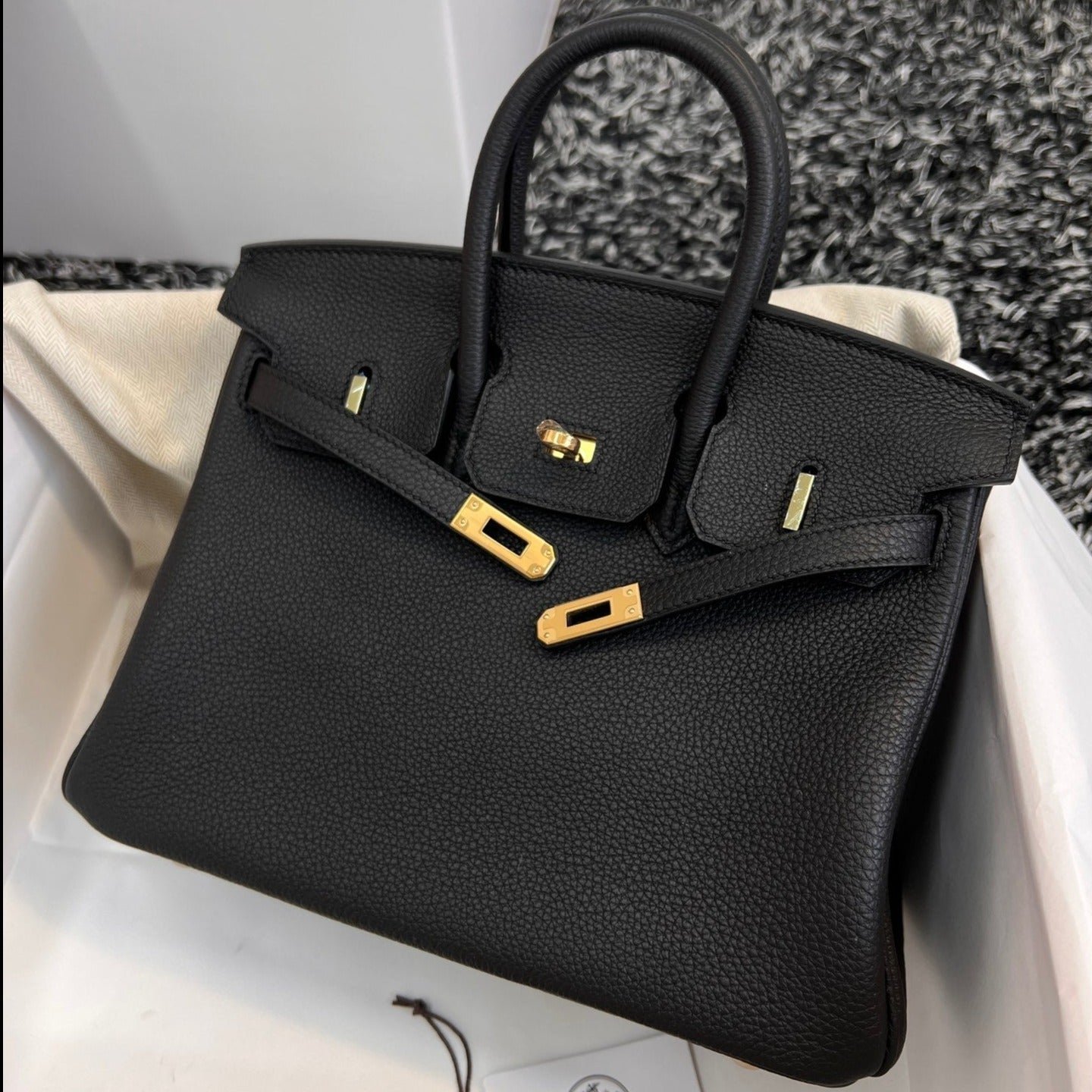 HM BIRKIN 25CM BLACK TOGO LEATHER GOLD HARDWARE - Image 5