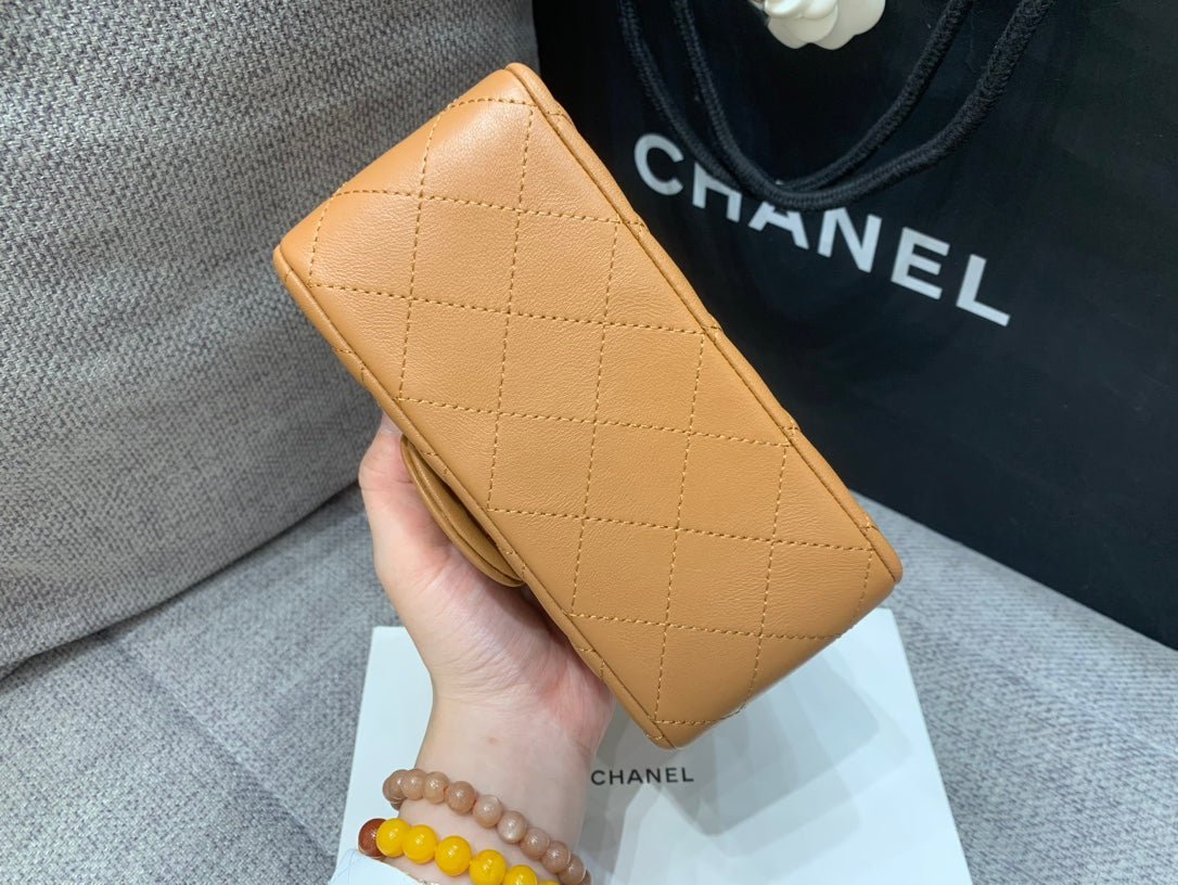 MINI SQUARE FLAP BAG 17CM BROWN LAMBSKIN GOLD HARDWARE - Image 4