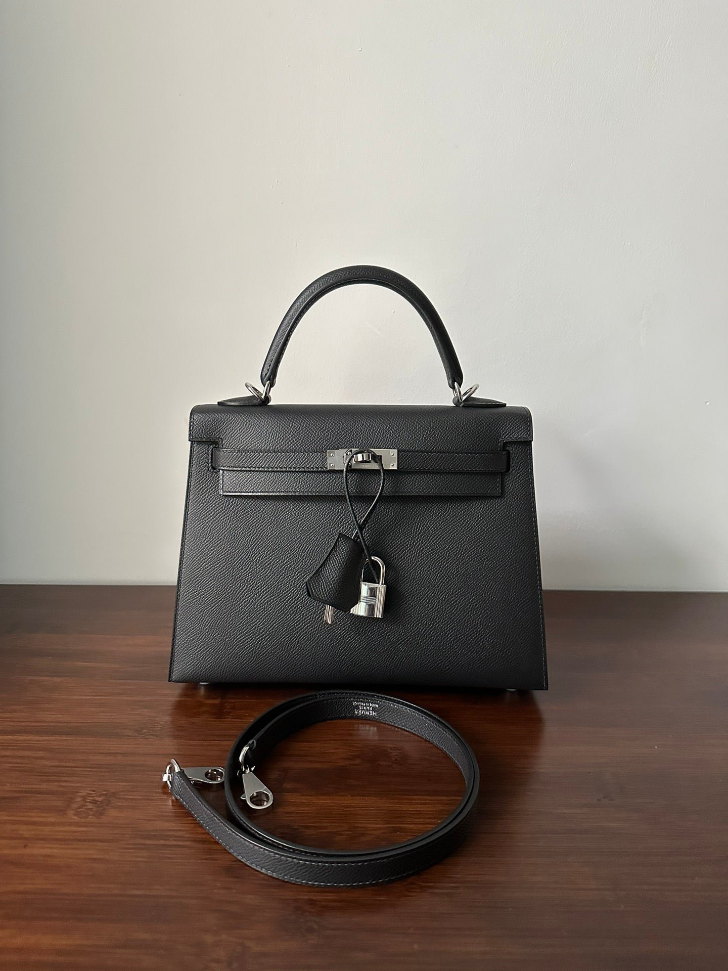 HM KELLY 25CM BLACK EPSOM SILVER HARDWARE - Image 2