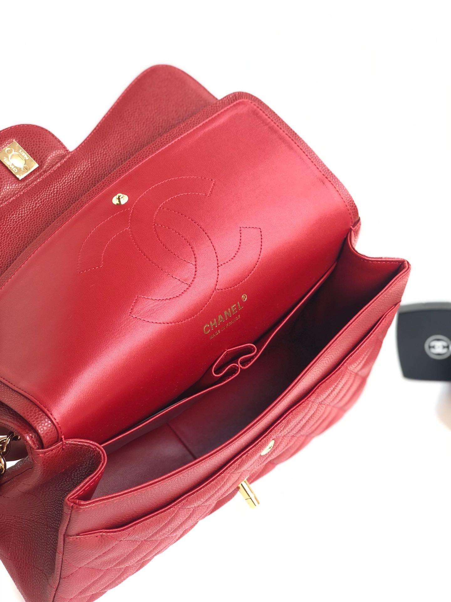 FLAP BAG JUMBO 30CM RED CAVIAR GOLD HARDWARE - Image 11