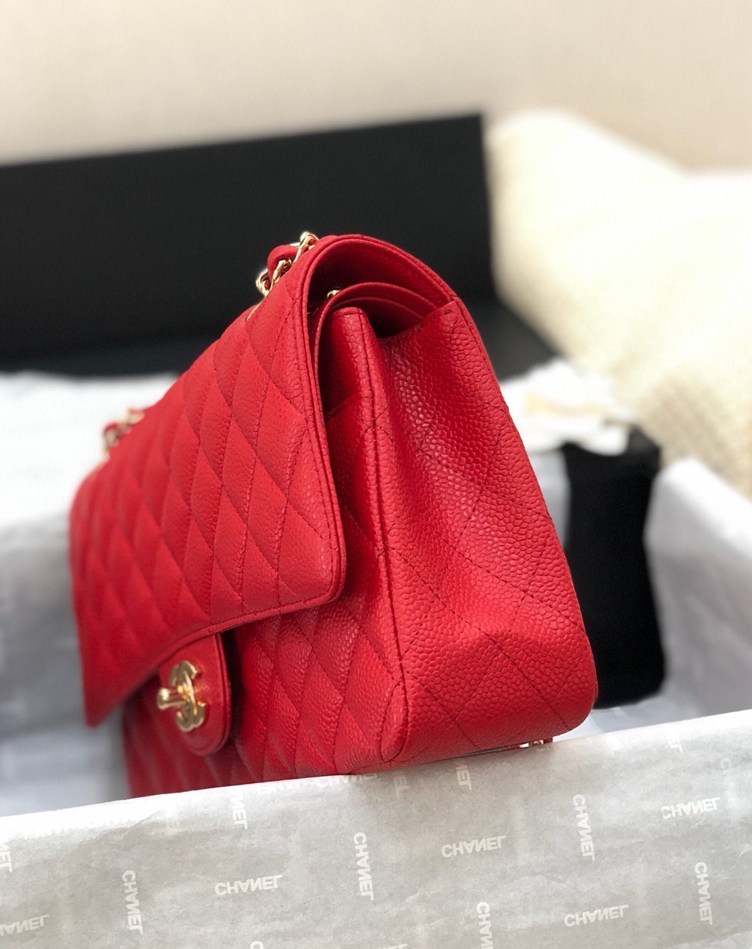 FLAP BAG MEDIUM 25CM RED CAVIAR GOLD HARDWARE - Image 12