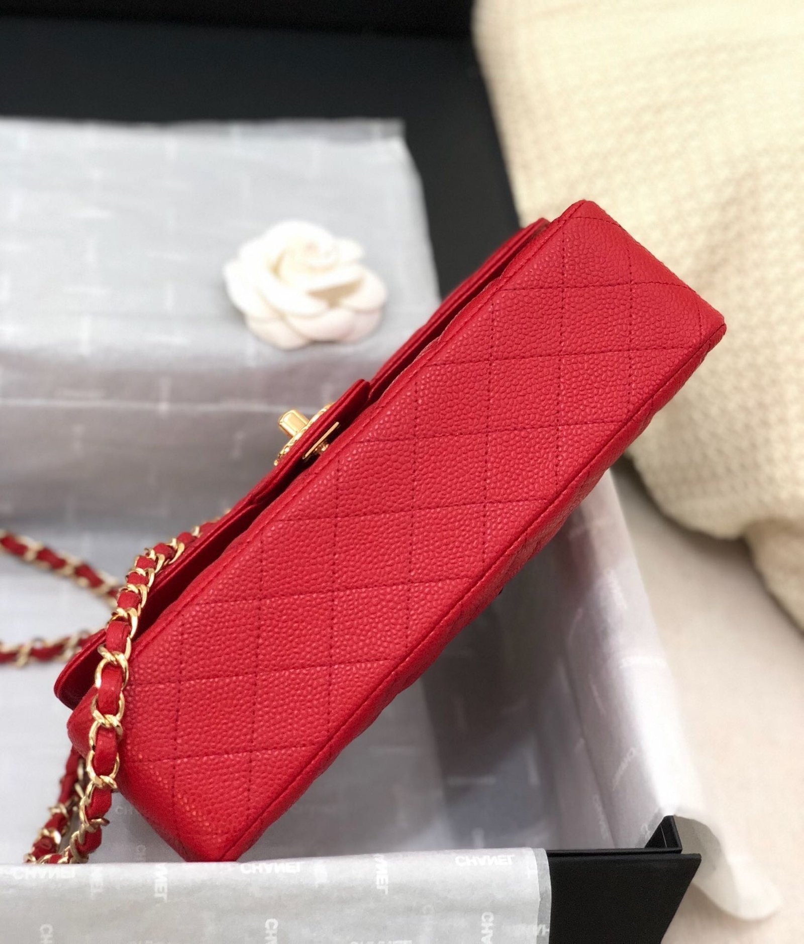 FLAP BAG MEDIUM 25CM RED CAVIAR GOLD HARDWARE - Image 14