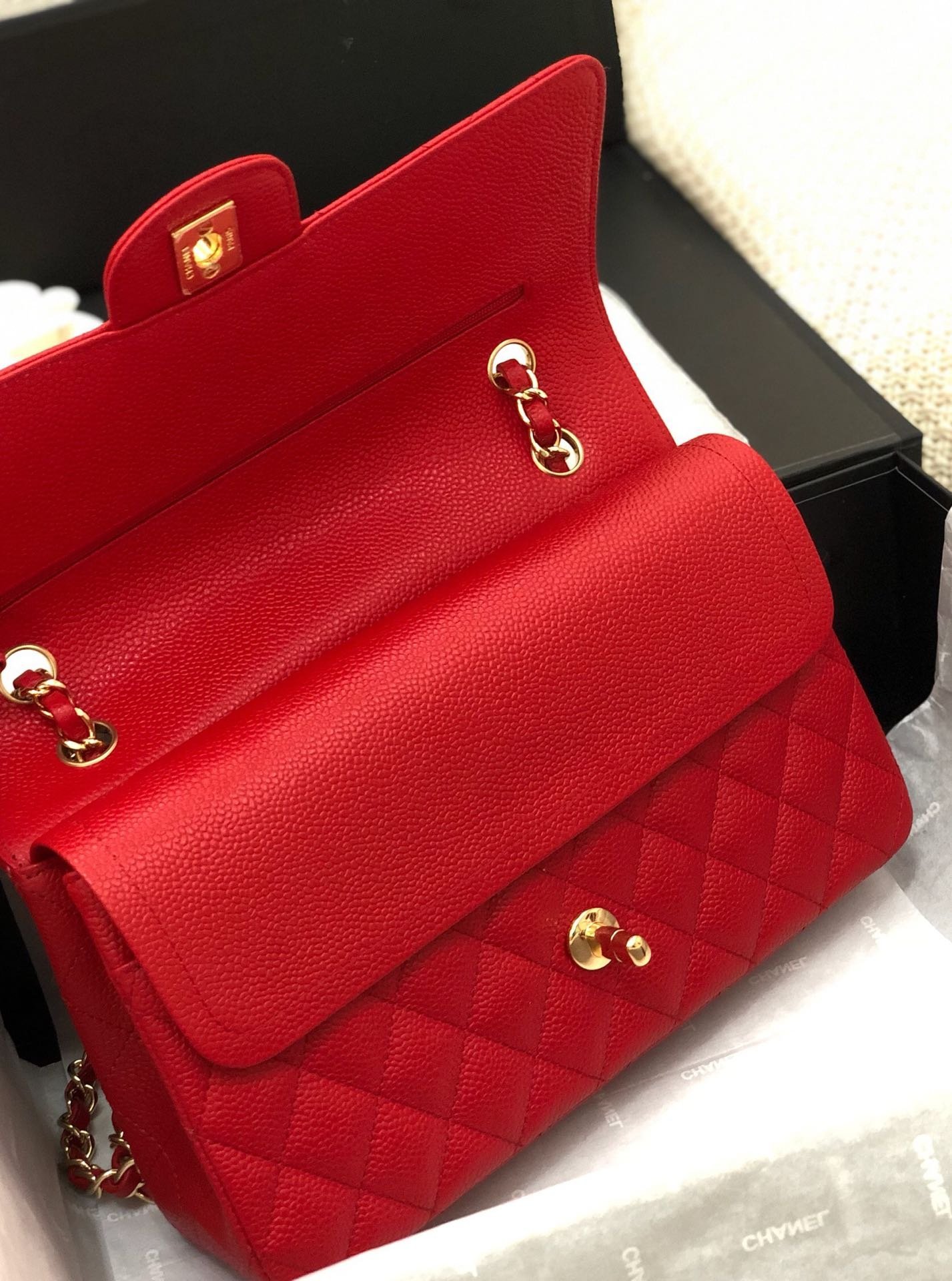 FLAP BAG MEDIUM 25CM RED CAVIAR GOLD HARDWARE - Image 17