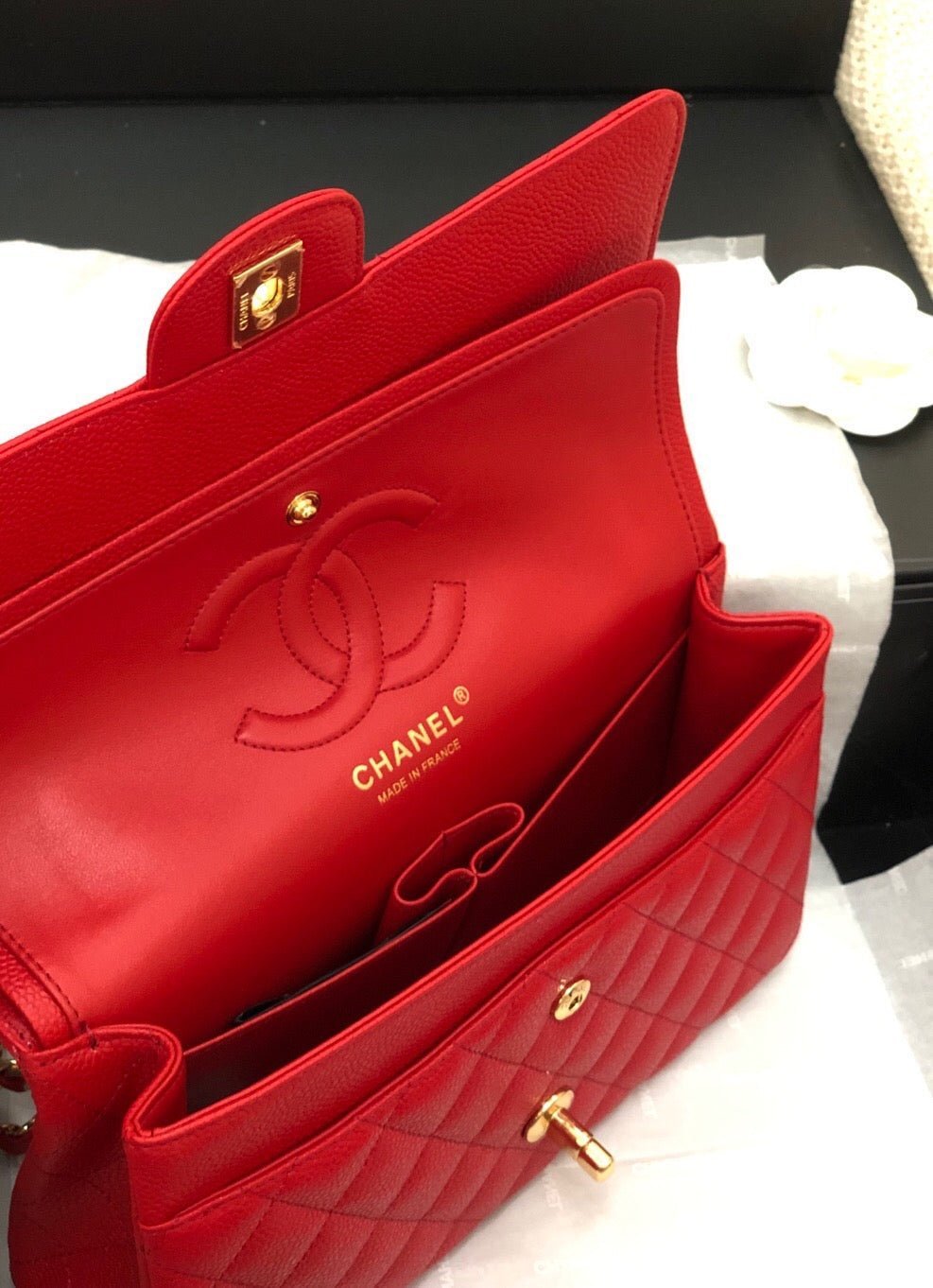 FLAP BAG MEDIUM 25CM RED CAVIAR GOLD HARDWARE - Image 9