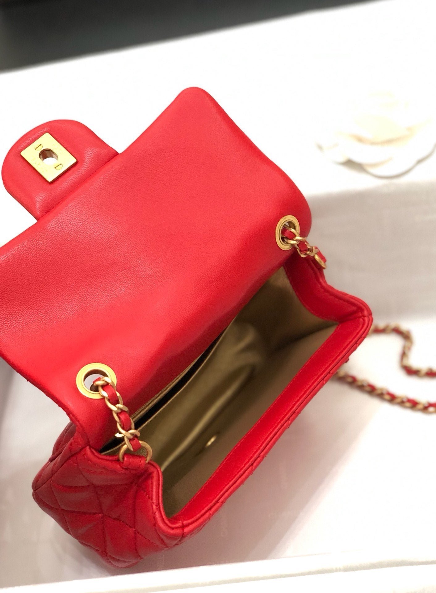 MINI SQUARE CLASSIC FLAP BAG 17CM RED LAMBSKIN GOLD HARDWARE - Image 15
