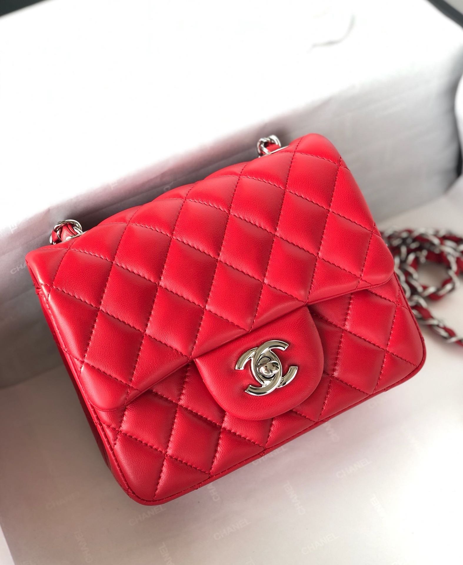 MINI SQUARE FLAP BAG 17CM RED LAMBSKIN SILVER HARDWARE - Image 17