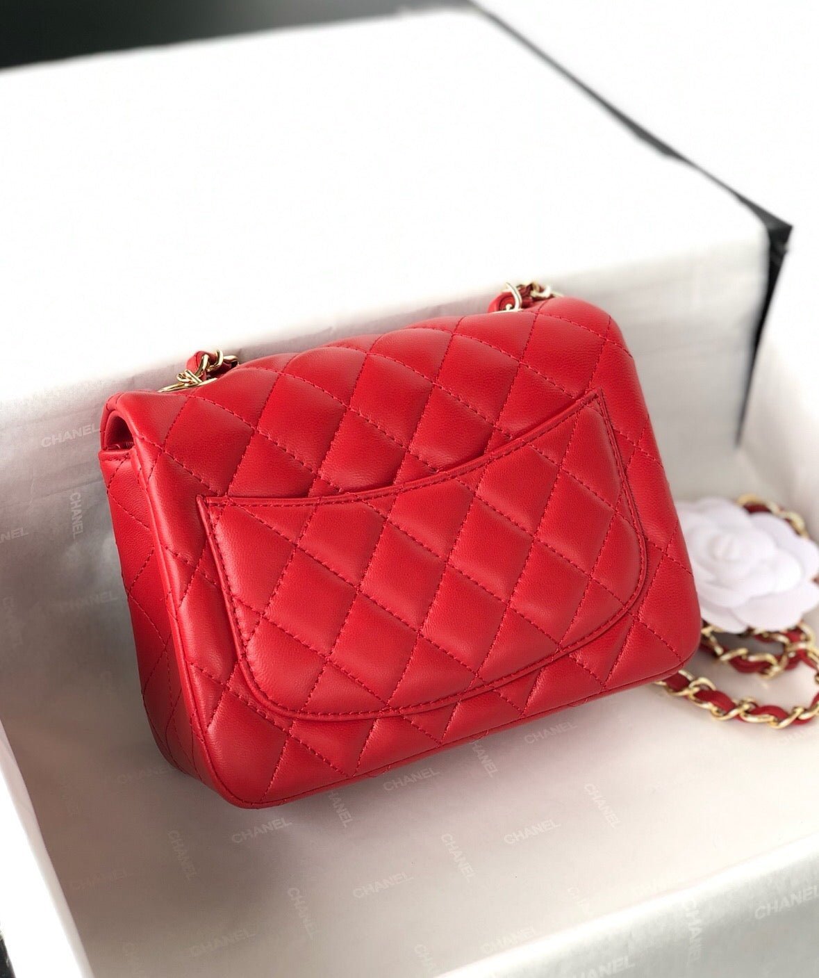 MINI SQUARE FLAP BAG 17CM RED LAMBSKIN GOLD HARDWARE - Image 4