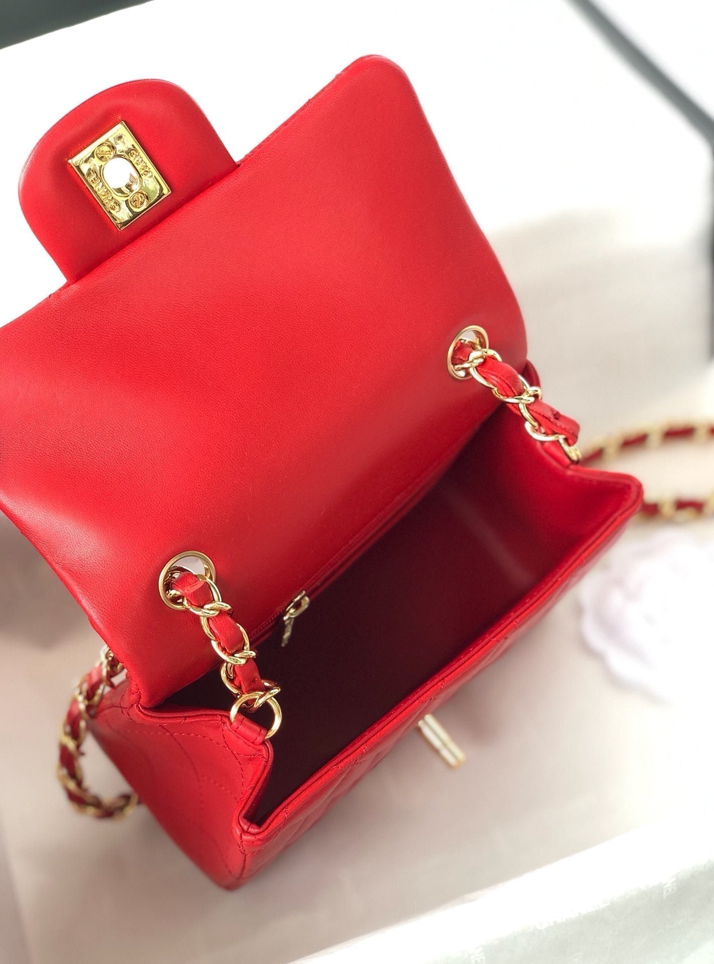 MINI SQUARE FLAP BAG 17CM RED LAMBSKIN GOLD HARDWARE - Image 11