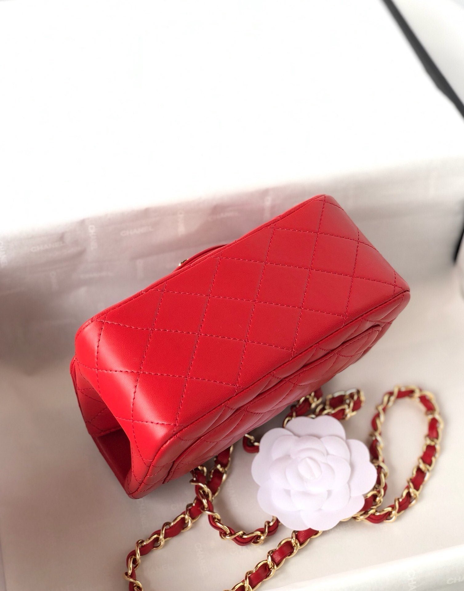 MINI SQUARE FLAP BAG 17CM RED LAMBSKIN GOLD HARDWARE - Image 18