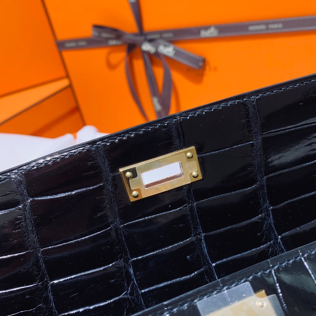KELLY CUT 31 IN BLACK SHINY ALLIGATOR LEATHER WITH GOLD HARDWARE - Image 5