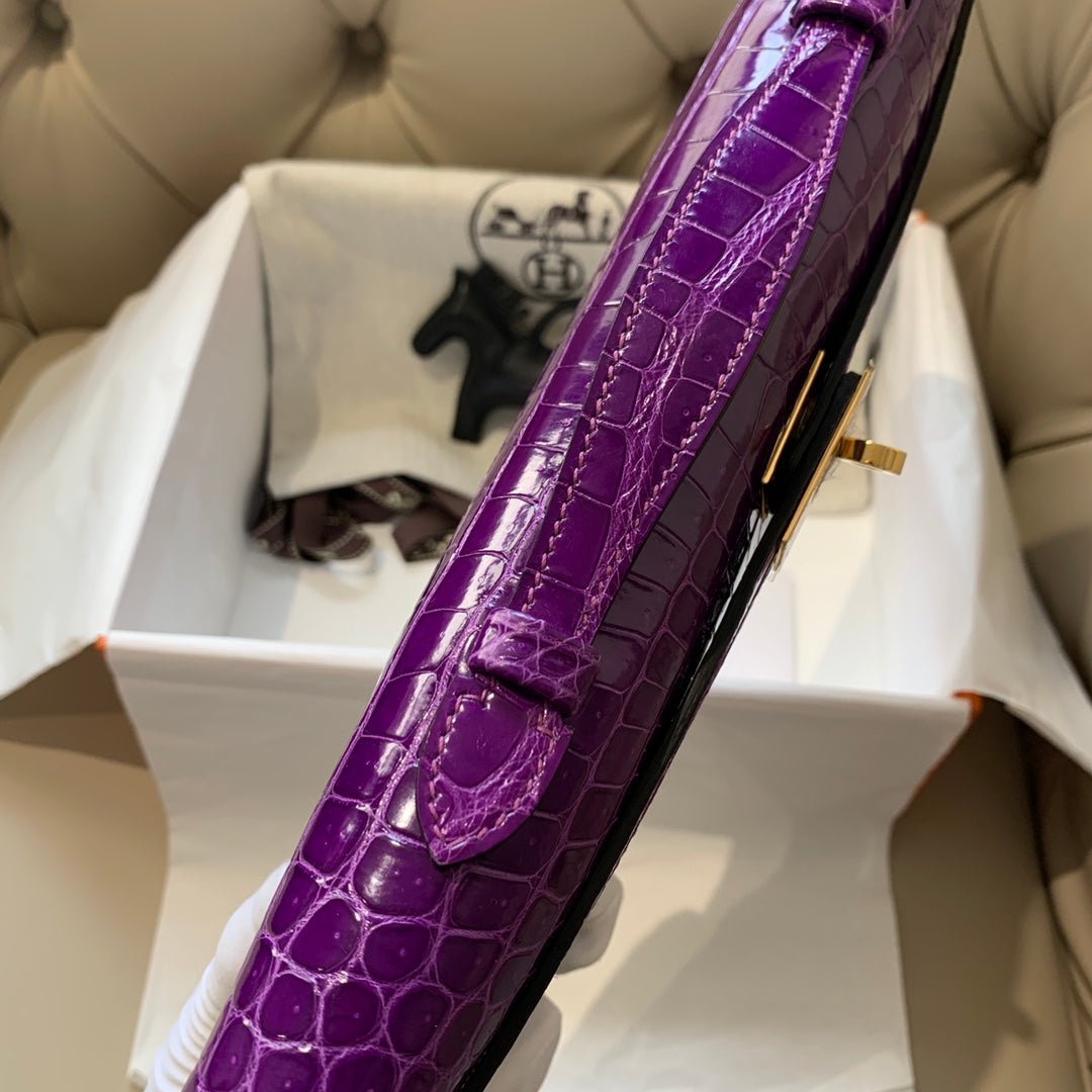 KELLY CUT 31 IN VIOLET PURPLE ALLIGATOR LEATHER WITH GOLD HARDWARE - Image 14