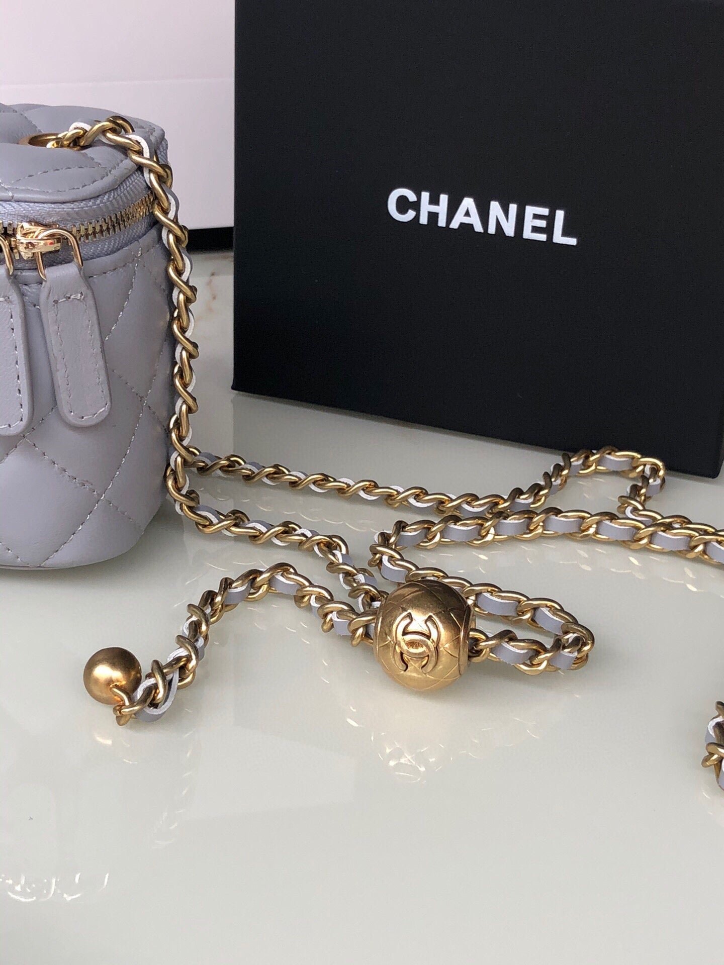CC MINI 11 VANITY CHAIN IN LIGHT GREY CALFSKIN GOLD HARDWARE - Image 9