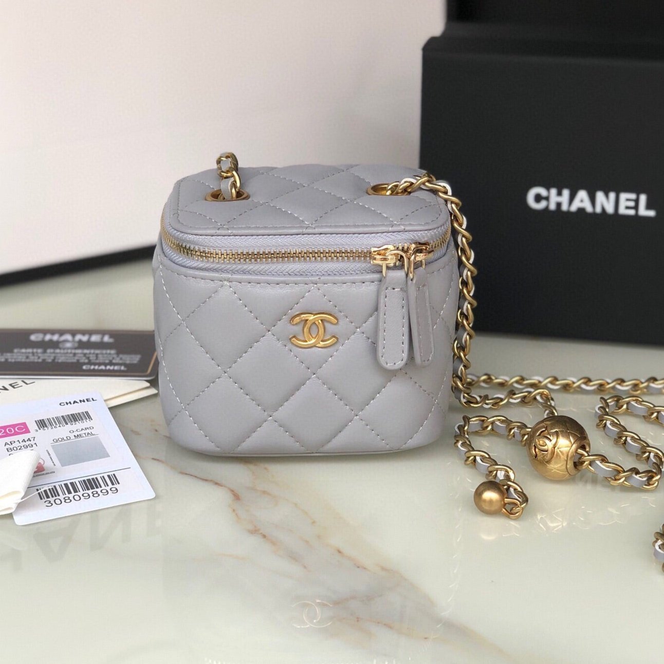 CC MINI 11 VANITY CHAIN IN LIGHT GREY CALFSKIN GOLD HARDWARE - Image 10