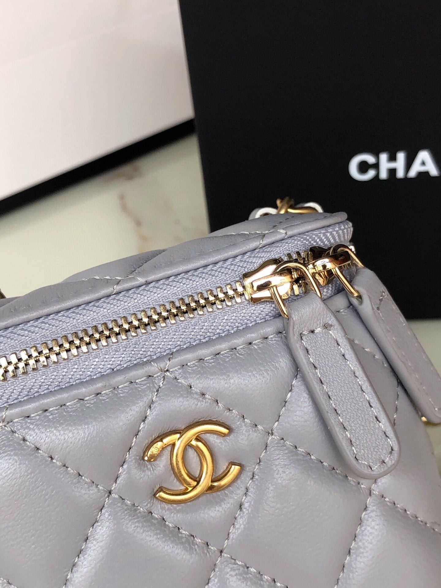 CC MINI 11 VANITY CHAIN IN LIGHT GREY CALFSKIN GOLD HARDWARE - Image 15