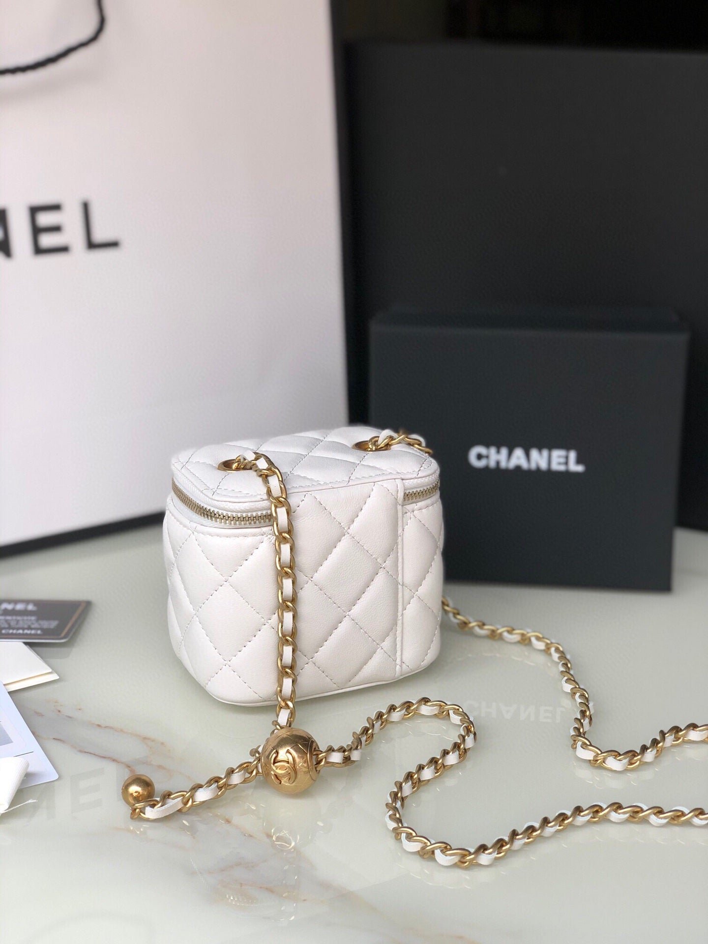 CC MINI 11 VANITY CHAIN IN WHITE CALFSKIN GOLD HARDWARE - Image 12