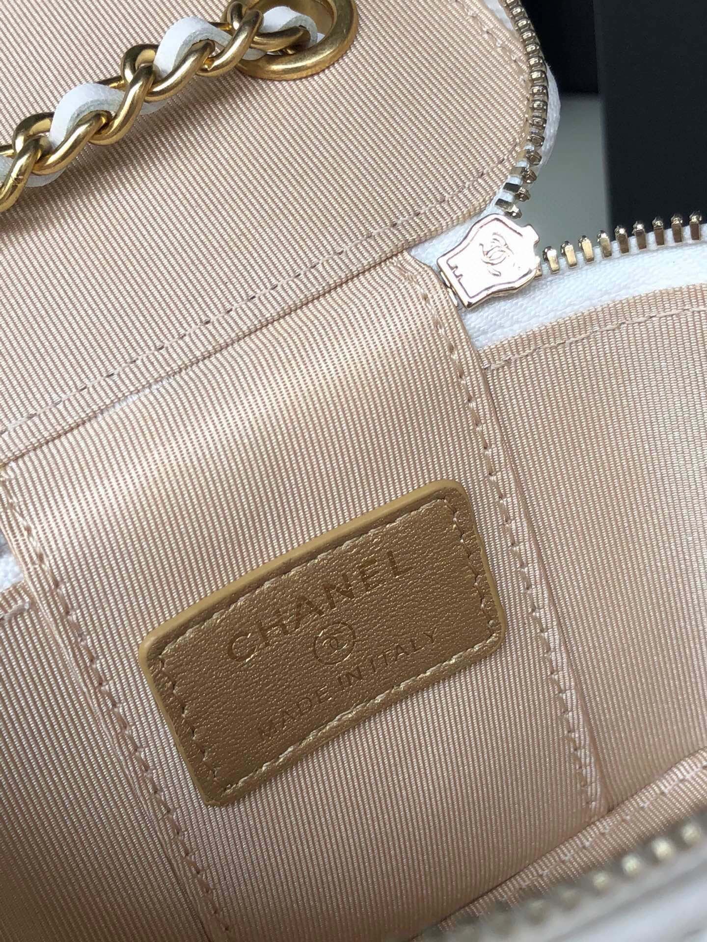 CC MINI 11 VANITY CHAIN IN WHITE CALFSKIN GOLD HARDWARE - Image 16