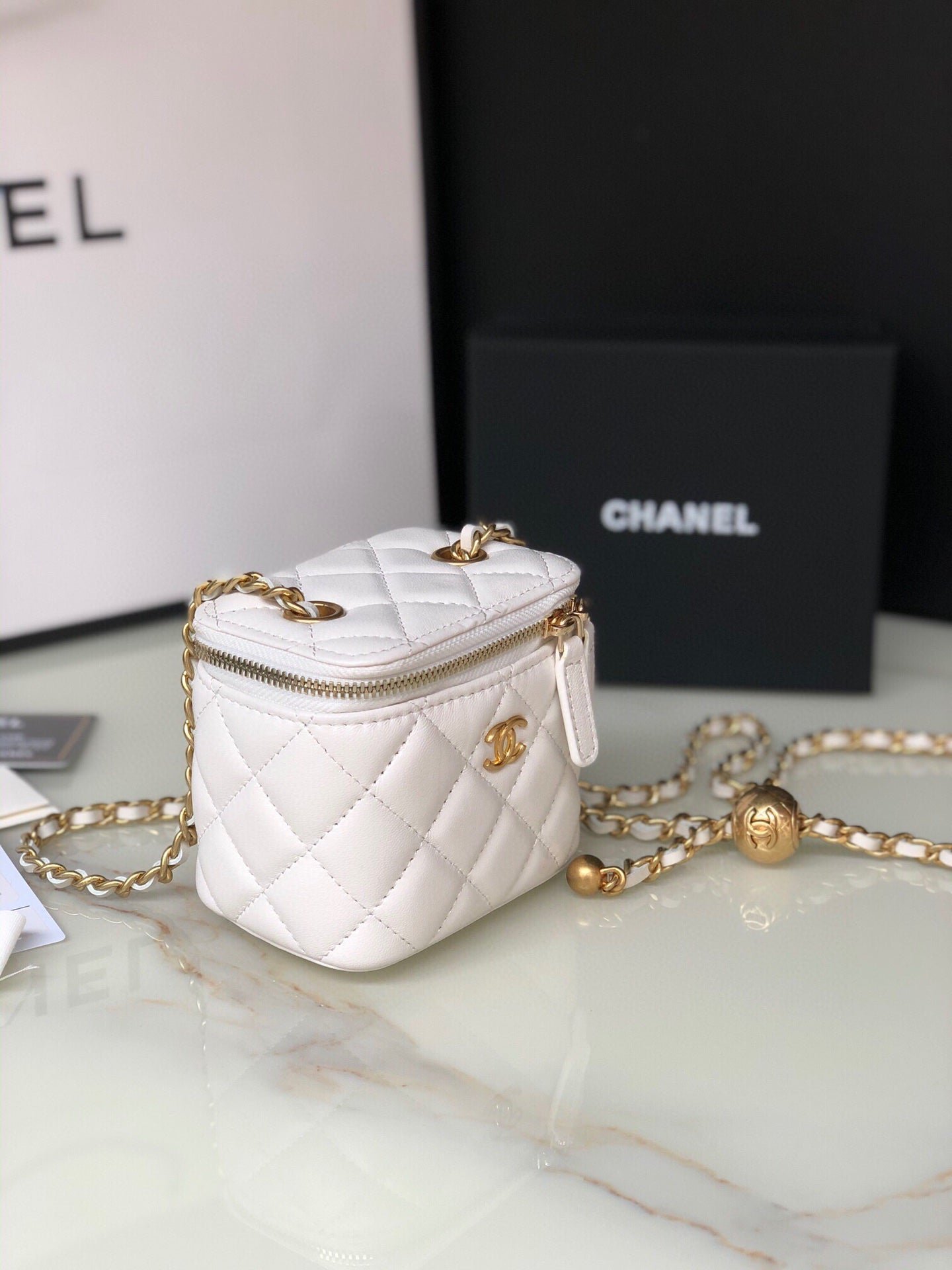 CC MINI 11 VANITY CHAIN IN WHITE CALFSKIN GOLD HARDWARE - Image 11