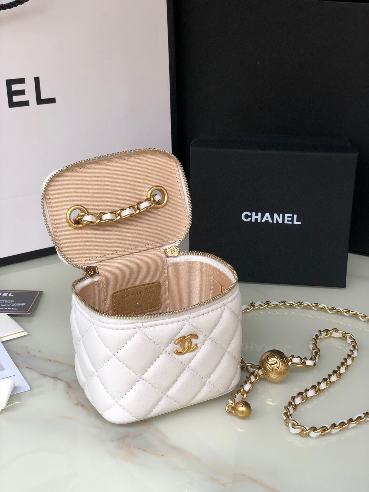 CC MINI 11 VANITY CHAIN IN WHITE CALFSKIN GOLD HARDWARE - Image 13