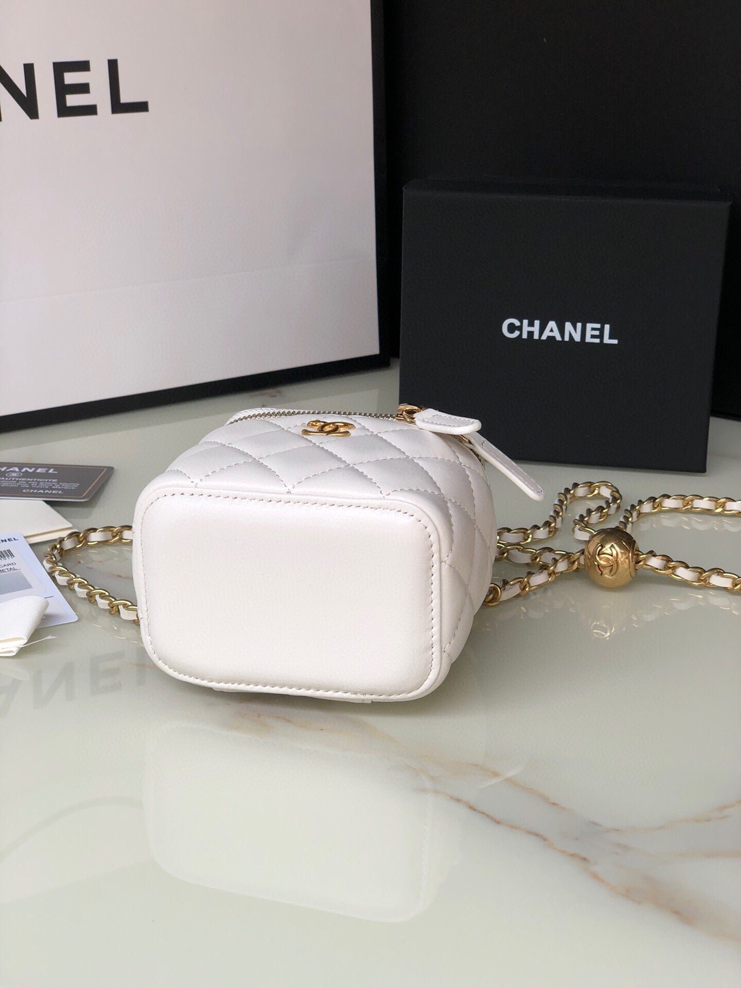 CC MINI 11 VANITY CHAIN IN WHITE CALFSKIN GOLD HARDWARE - Image 6