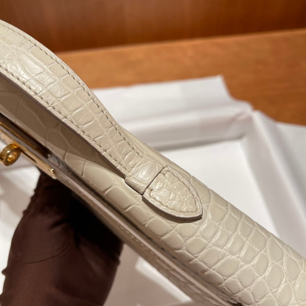 KELLY CUT 31 IN WHITE CREAM ALLIGATOR LEATHER WITH GOLD HARDWARE - Image 8