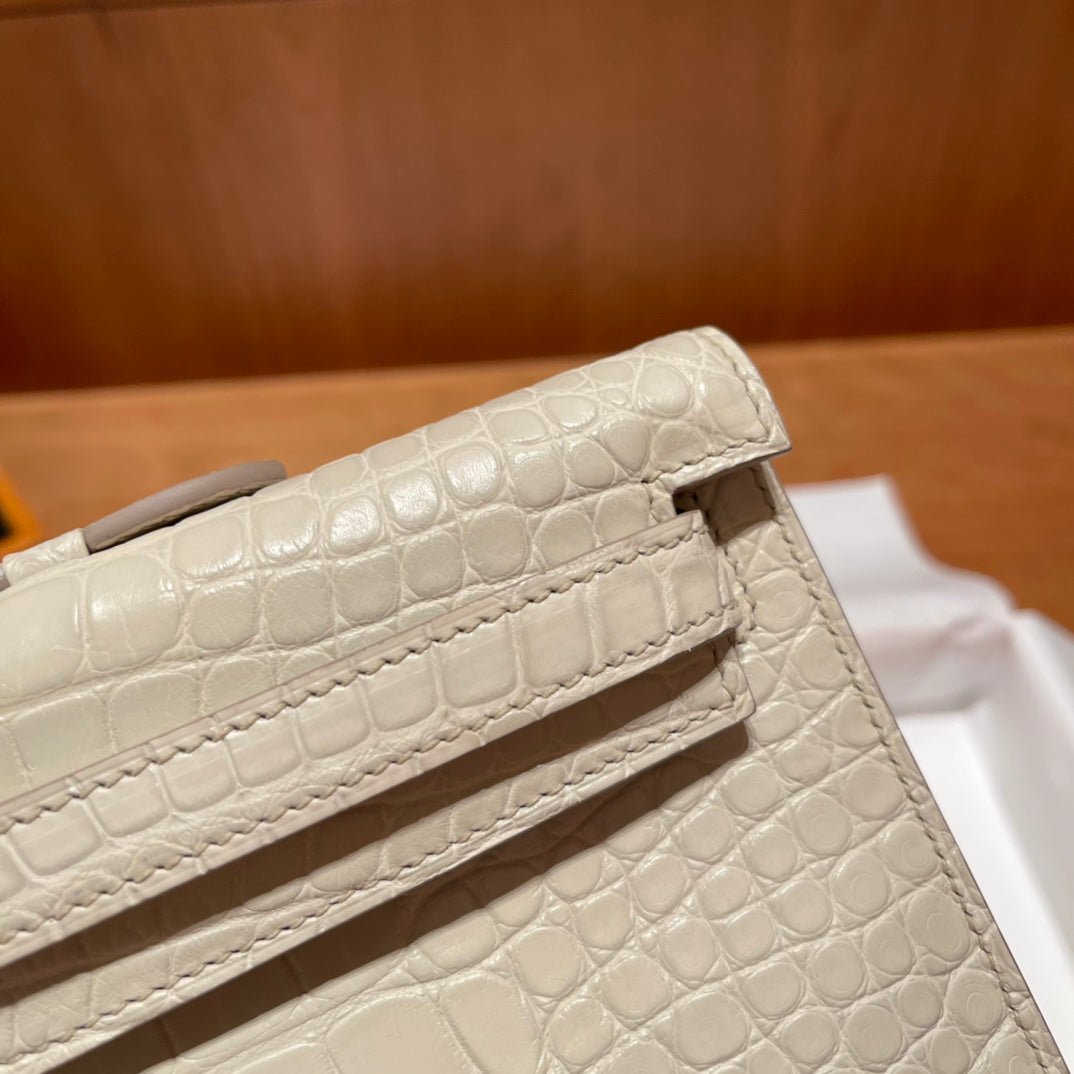 KELLY CUT 31 IN WHITE CREAM ALLIGATOR LEATHER WITH GOLD HARDWARE - Image 6