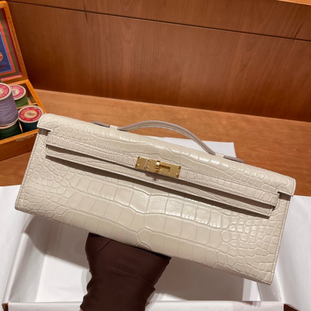 KELLY CUT 31 IN WHITE CREAM ALLIGATOR LEATHER WITH GOLD HARDWARE - Image 11