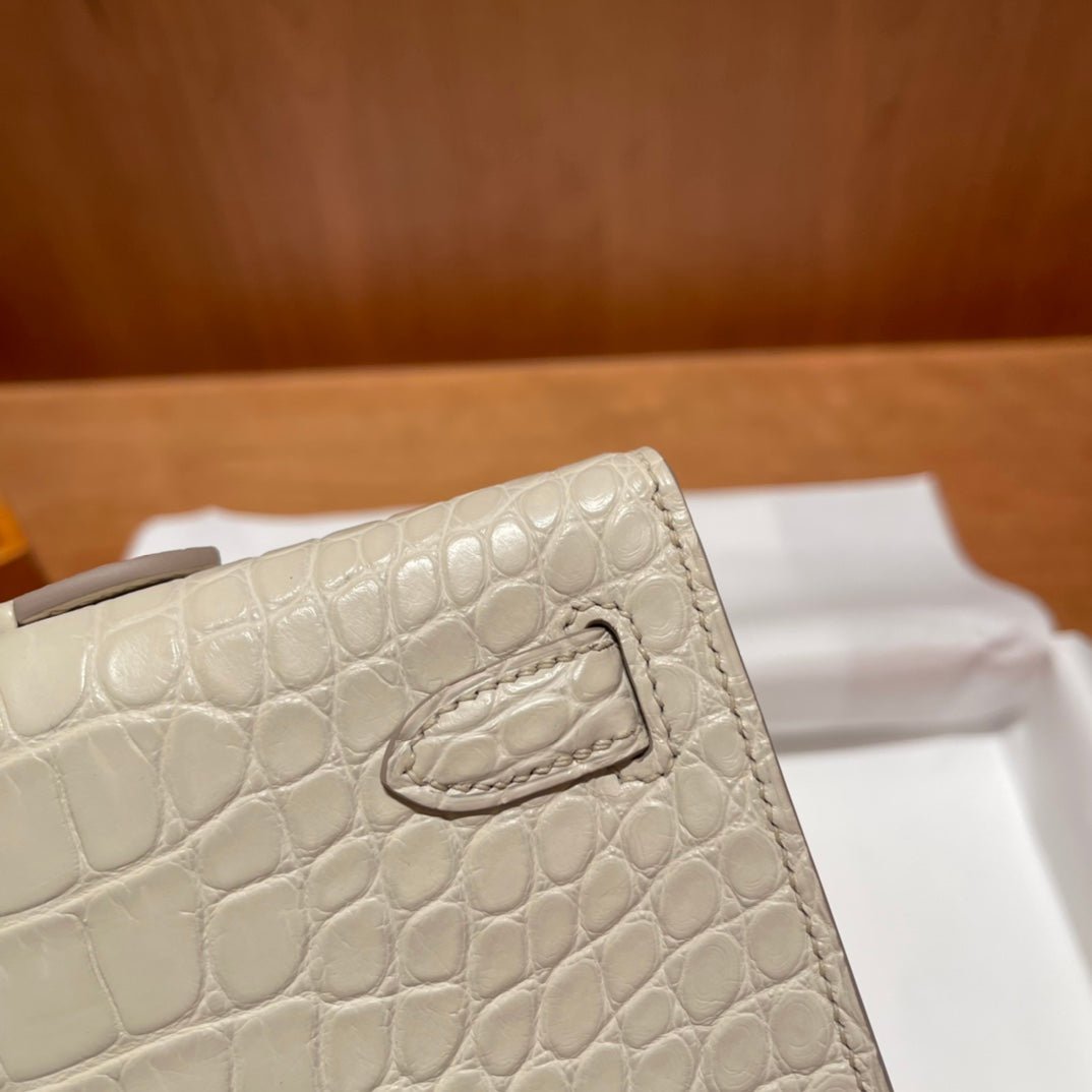 KELLY CUT 31 IN WHITE CREAM ALLIGATOR LEATHER WITH GOLD HARDWARE - Image 13
