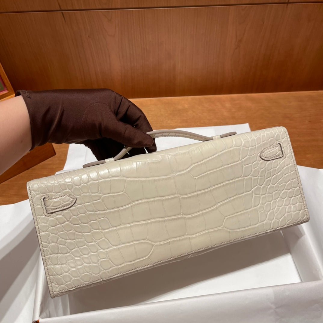KELLY CUT 31 IN WHITE CREAM ALLIGATOR LEATHER WITH GOLD HARDWARE - Image 5