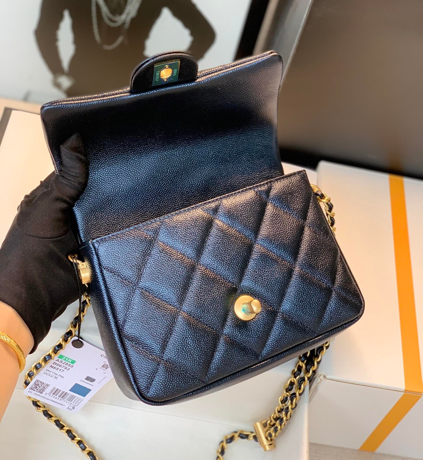 CHANEL 25S CLASSIC FLAP 19 CM IN BLACK CAVIAR LEATHER WITH GOLD HARDWARE - Image 18