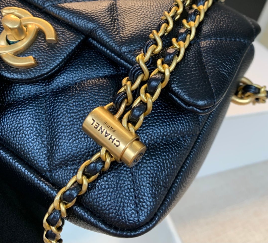 CHANEL 25S CLASSIC FLAP 19 CM IN BLACK CAVIAR LEATHER WITH GOLD HARDWARE - Image 17