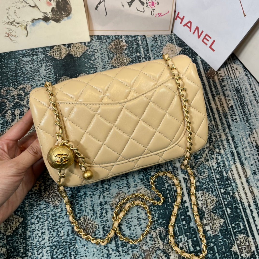 CHANEL 26S FLAP BAG 20 IN LIGHT YELLOW BEIGE LAMBSKIN - Image 11