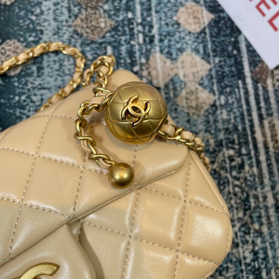CHANEL 26S FLAP BAG 20 IN LIGHT YELLOW BEIGE LAMBSKIN - Image 6