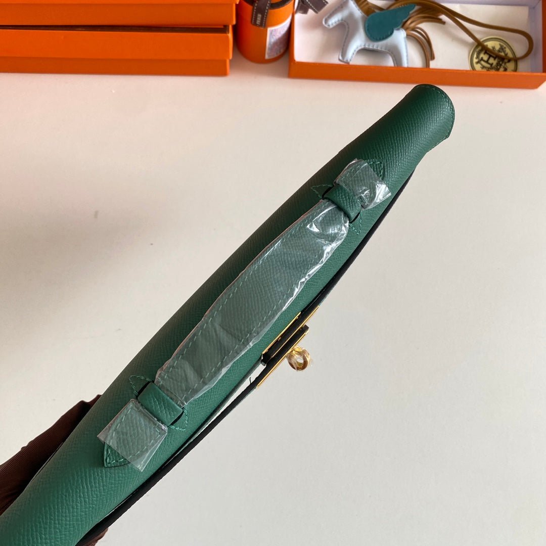 KELLY CUT 31 IN GREEN FOREST CALFSKIN WITH GOLD HARDWARE - Image 18