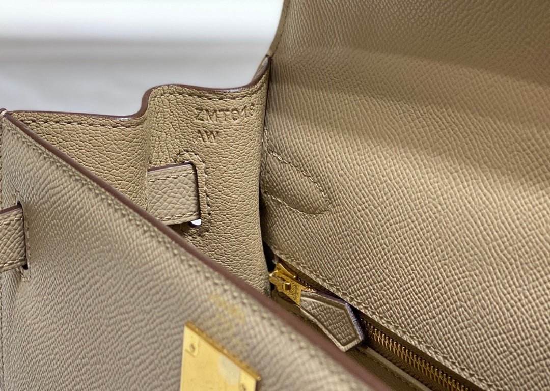 KELLY 28CM IN TRENCH EPSOM CALFSKIN GOLD HARDWARE - Image 16