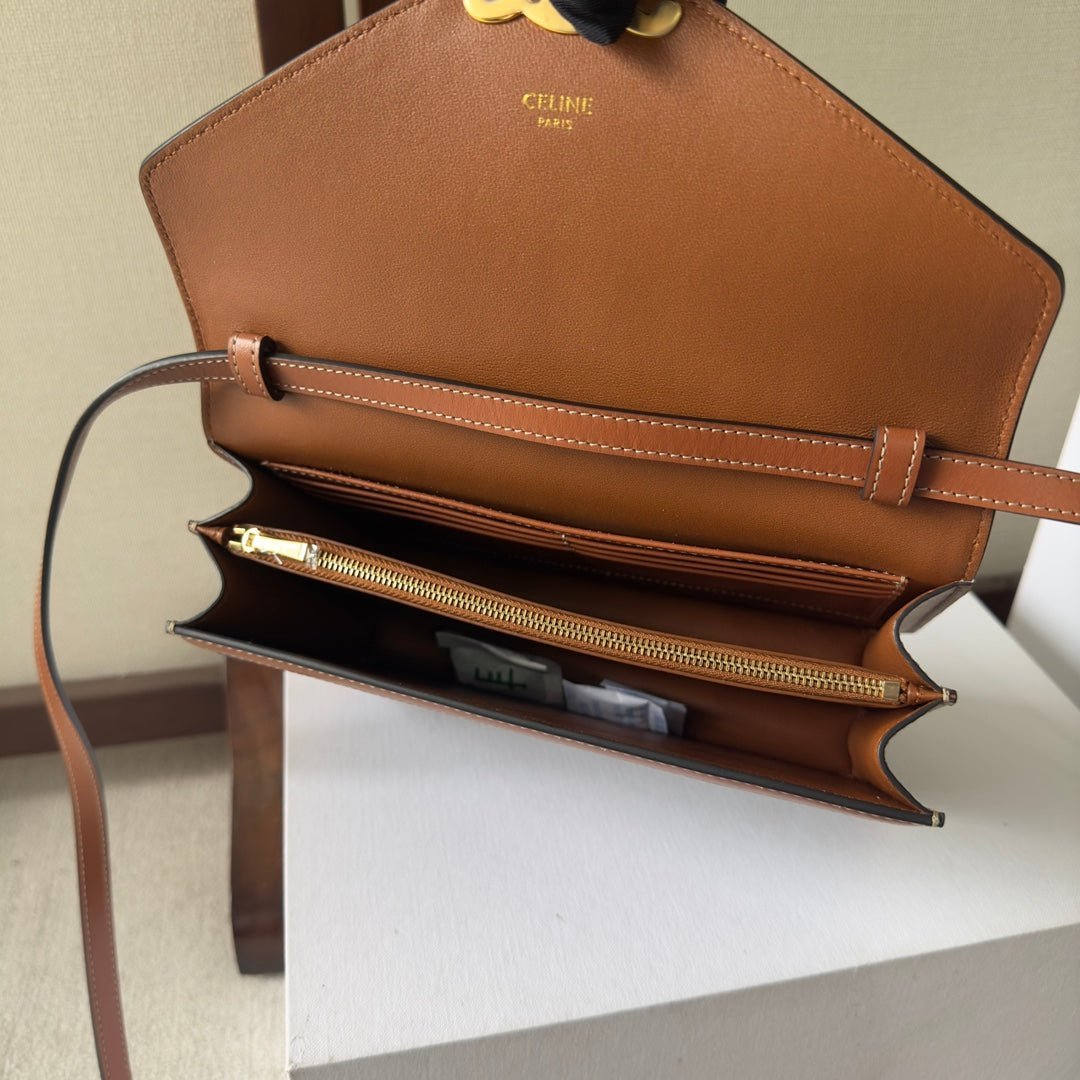 CELINE 25S WALLET MARGO 22MM IN BLACK TRIOMPHE CANVAS AND BROWN CALFSKIN - Image 12