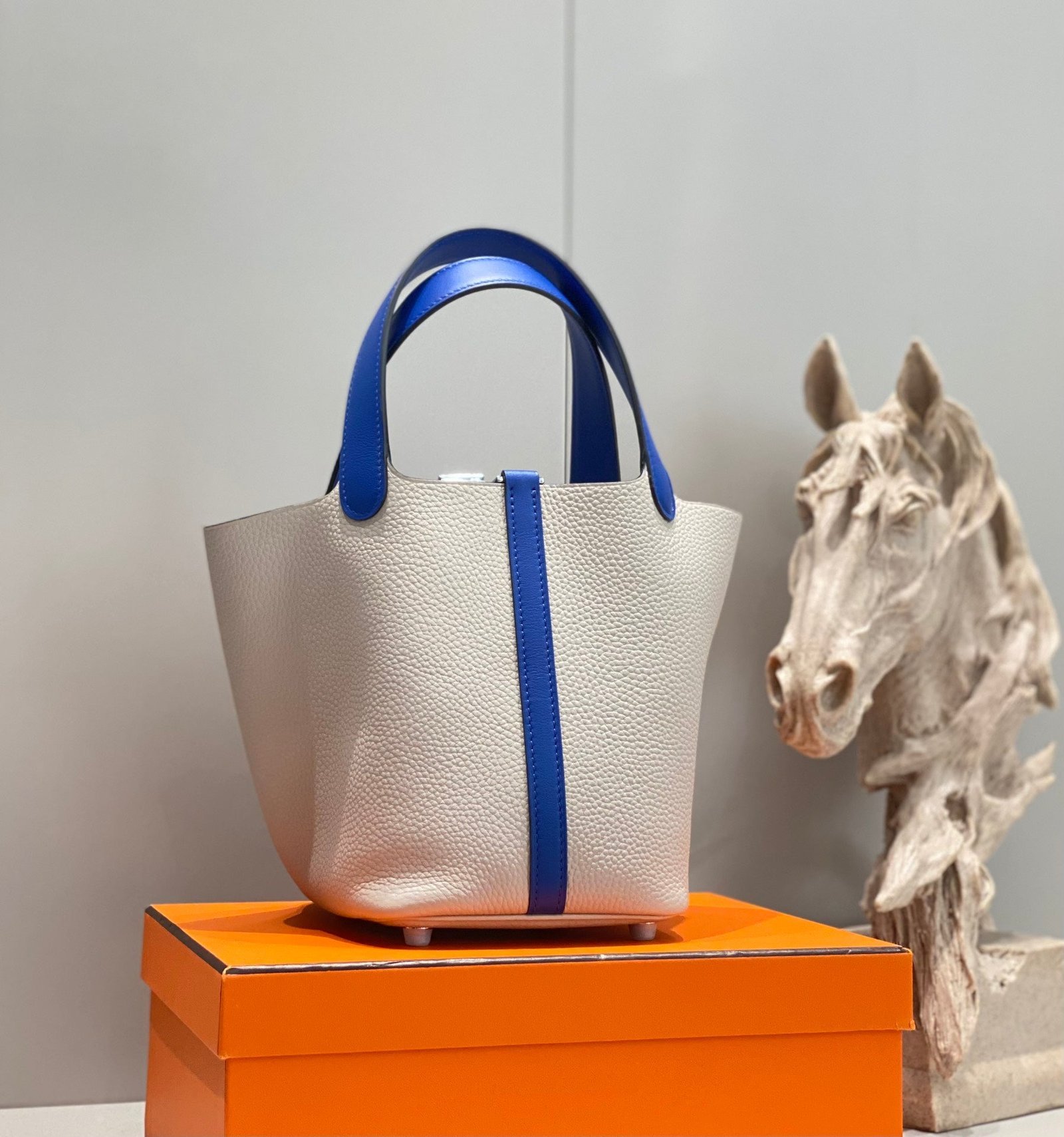 HERMES 25S PICOTIN LOCK 18 IN PEARL GRAY AND ELECTRIC BLUE CALFSKIN SILVER HARDWARE - Image 12